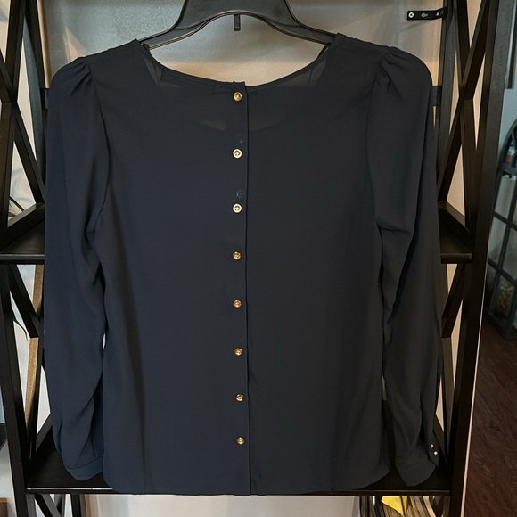 Button back blouse - Picture 4 of 4